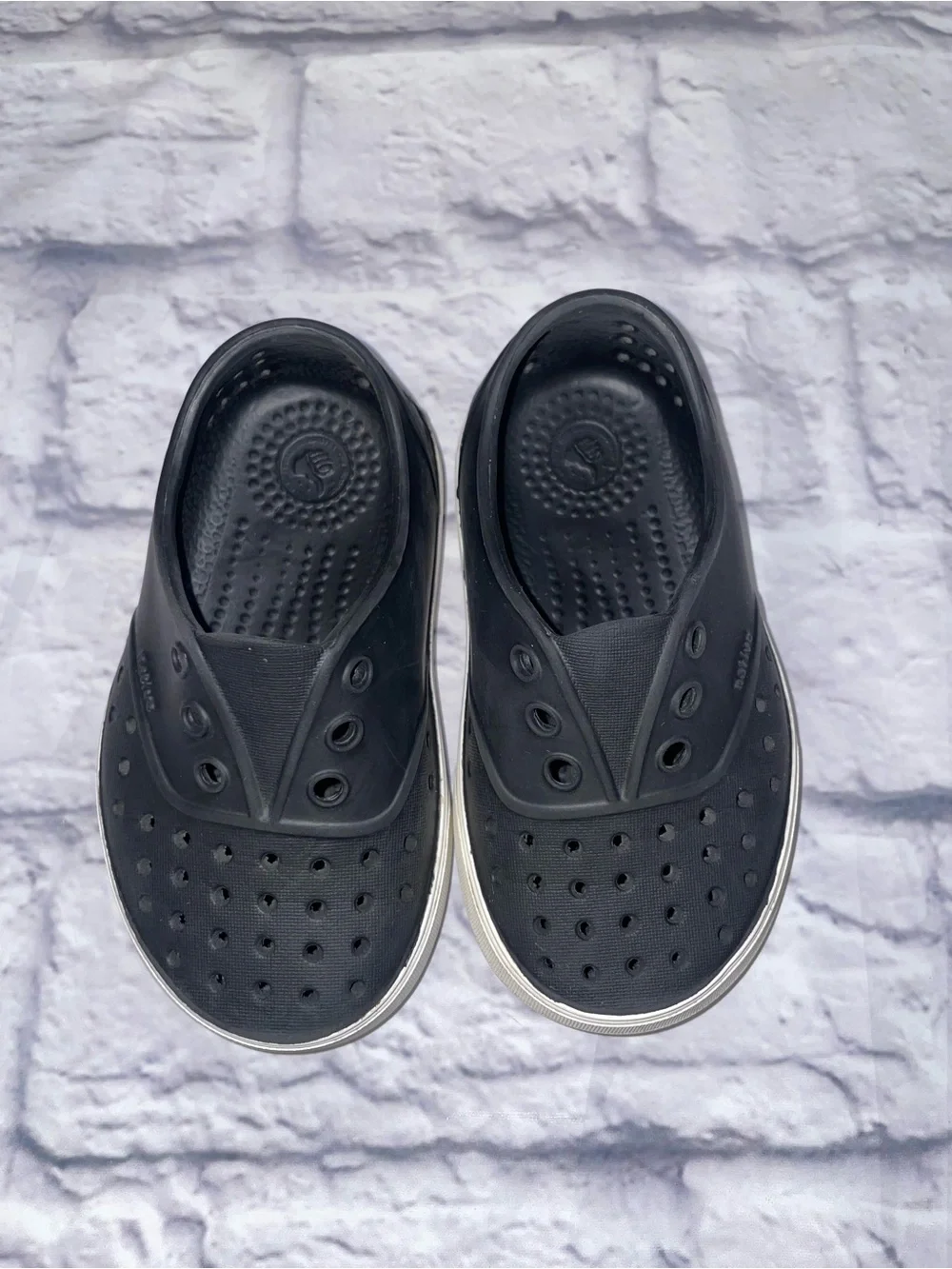 Native Miles (Black/White) size 7c