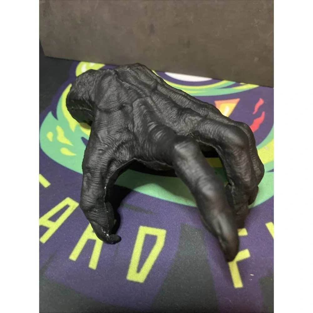 Spooky Hand Wall Sculpture/Decoration Halloween Wall Mount Easy Nice Scary B2
