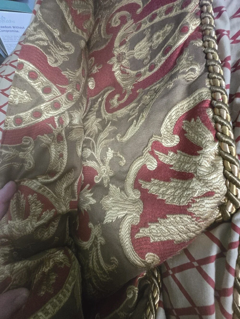 Austin Horn elegant comforter