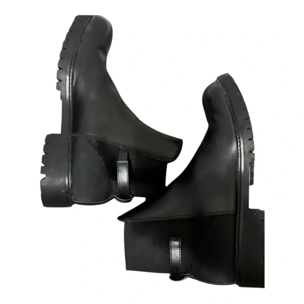 ❤️GUESS Men’s Black Leather Chukka Boots with Branded Hardware NWOT