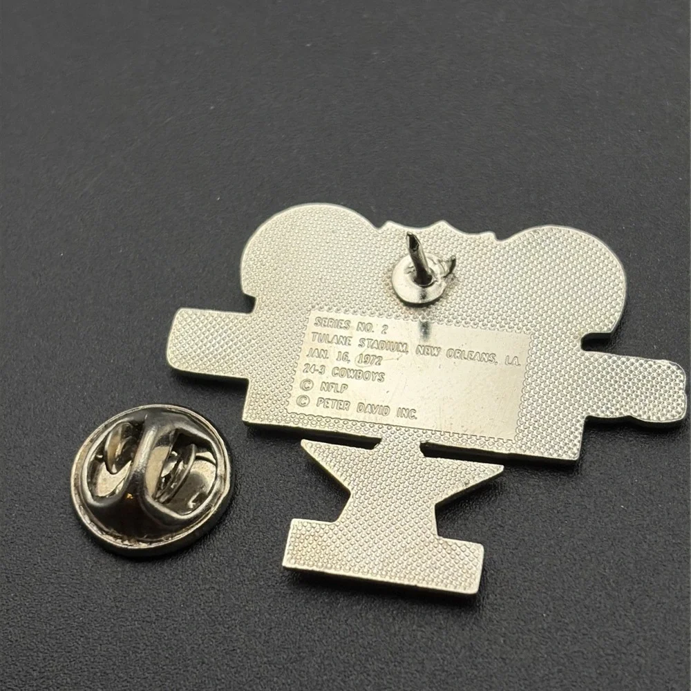 Super Bowl VI Miami Dolphins Dallas Cowboys NFL‎ Football Lapel Hat Pin