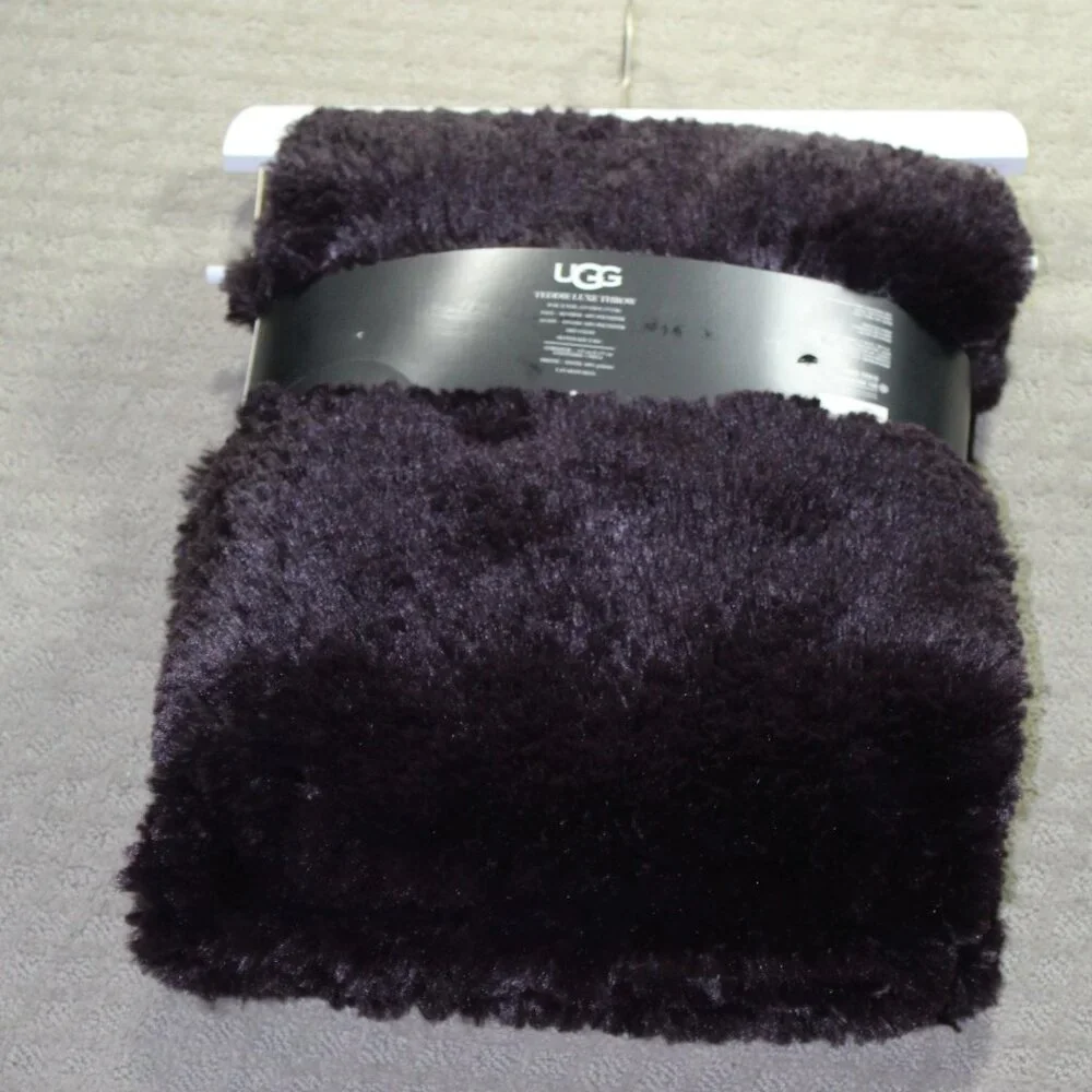 UGG Teddie Luxe Eggplant Purple Throw Blanket - 50x70 Inches, New IOP