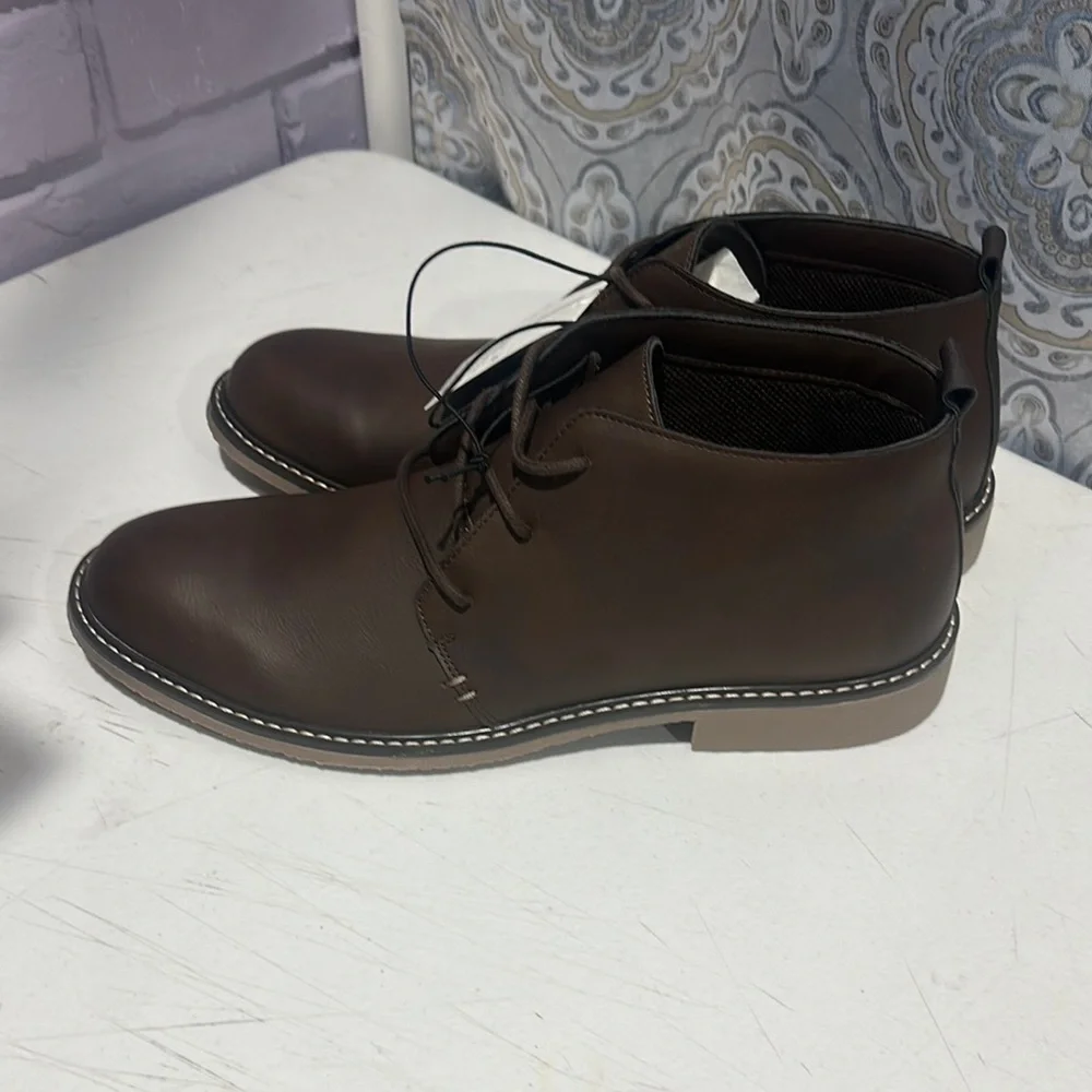 NEW Clarks Brown Chukka Boots Leather Minimalist Design size 11 1/2