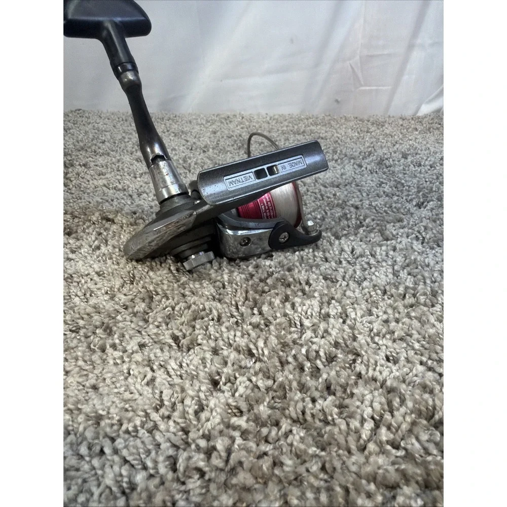 Daiwa Shock 2500-4Bl Spinning Fishing Reel 2500 Size Smooth Drag Great Shape