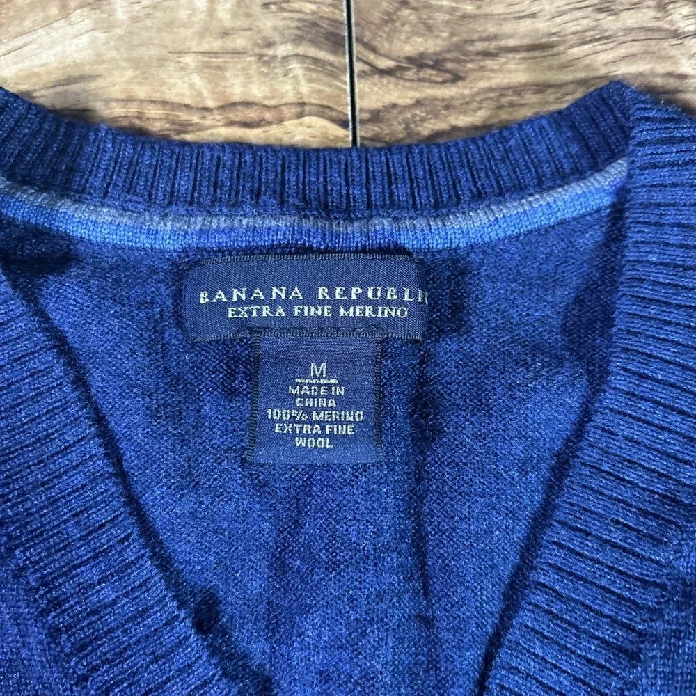 Banana Republic Sweater Men's M Blue Extra Fine Merino Wool V Neck Pullover