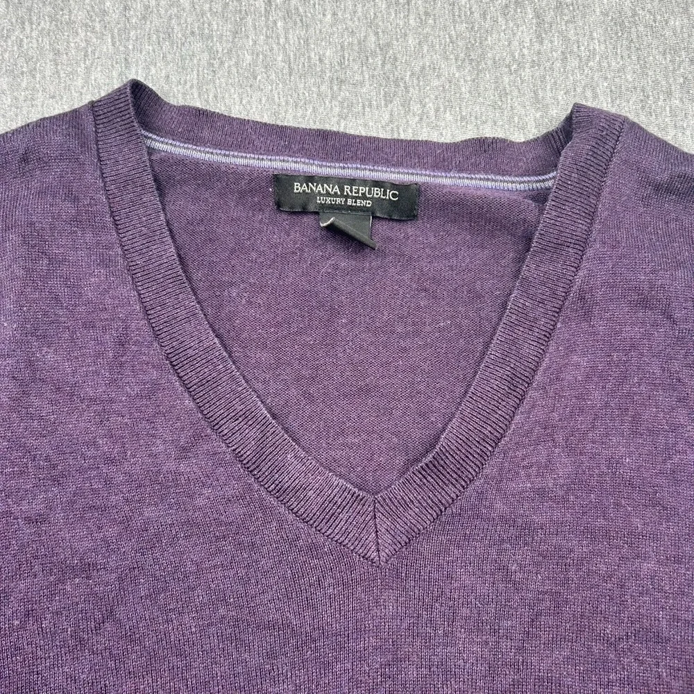 Banana Republic Luxury Blend Vneck Sweater Mens Large Purple Silk Cotton Cashmer