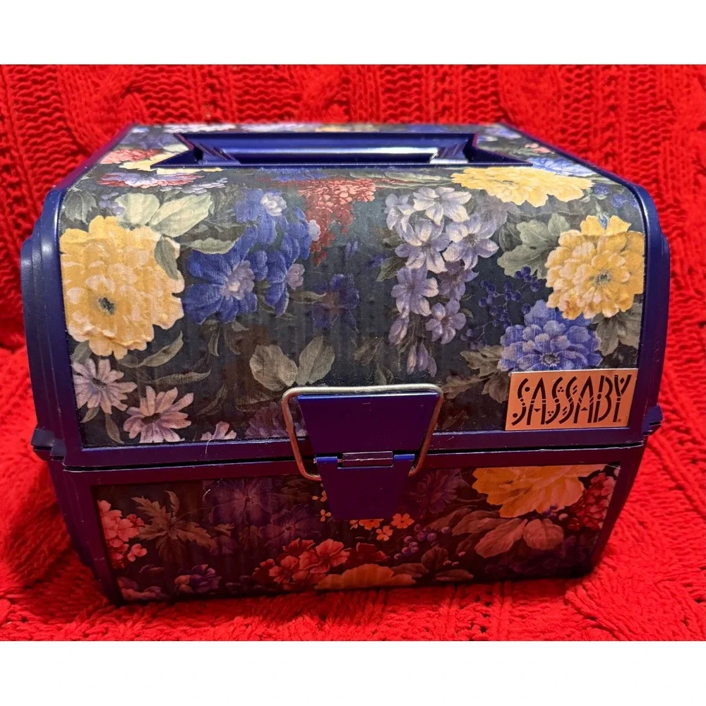 Vintage offers organizer latch