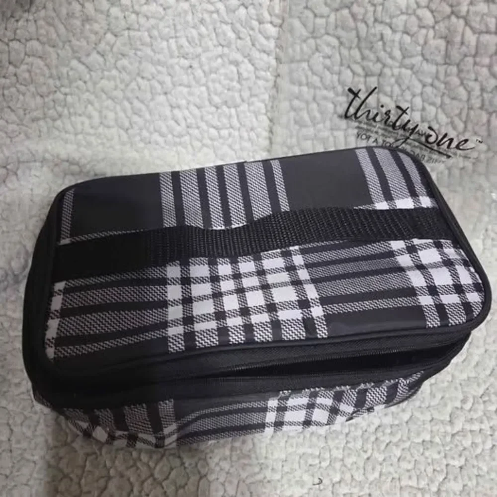 Thirty-one Perfectly Plaid Glamour Case new in package