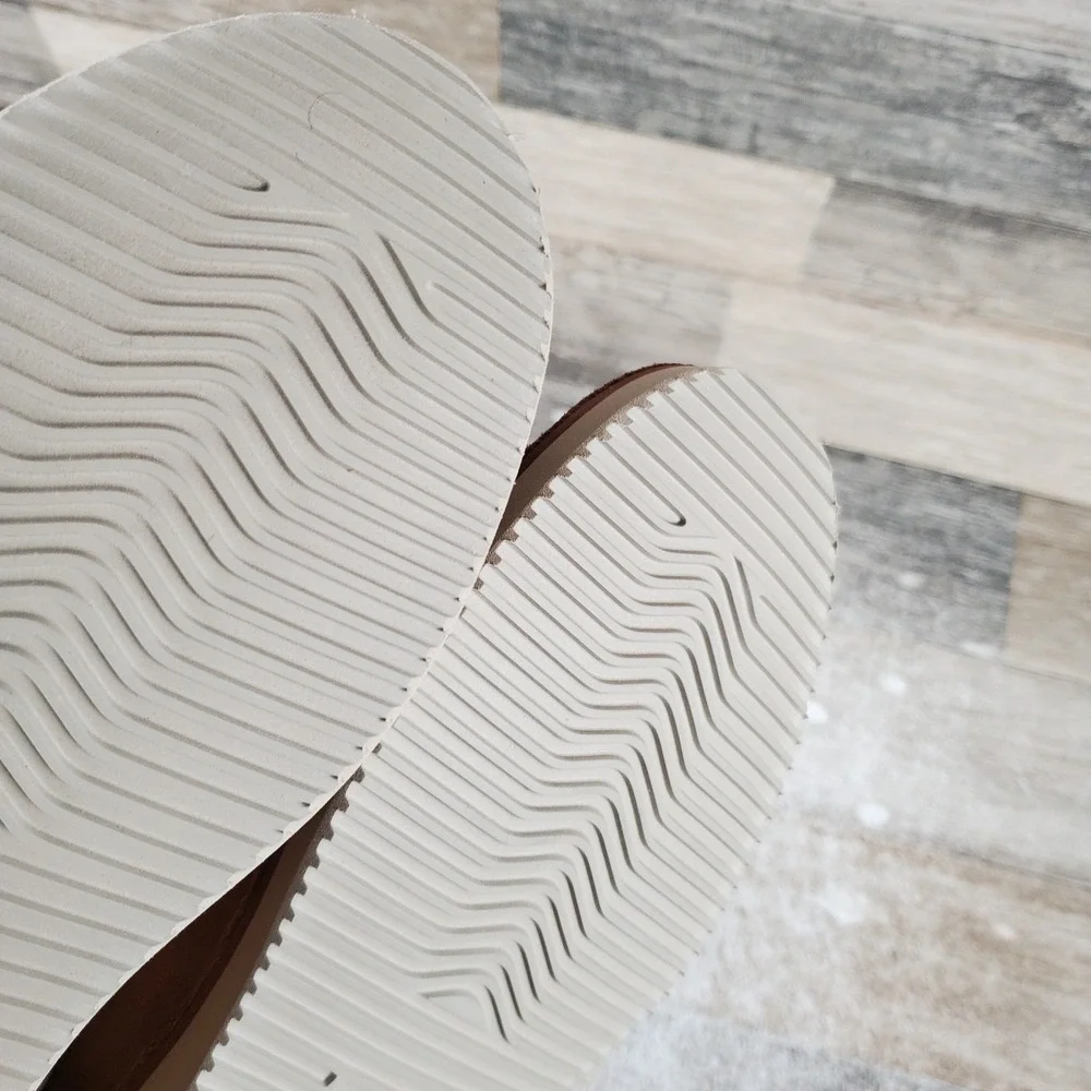 Toms new without