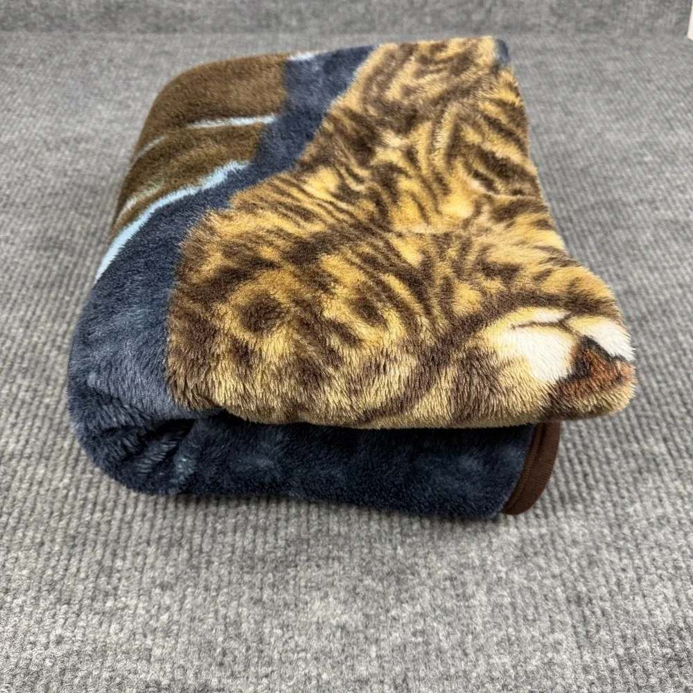 Throw Blanket Big Cat Wildlife Tiger Cougar Snow Plush Raschel Cabin Lodge Cozy