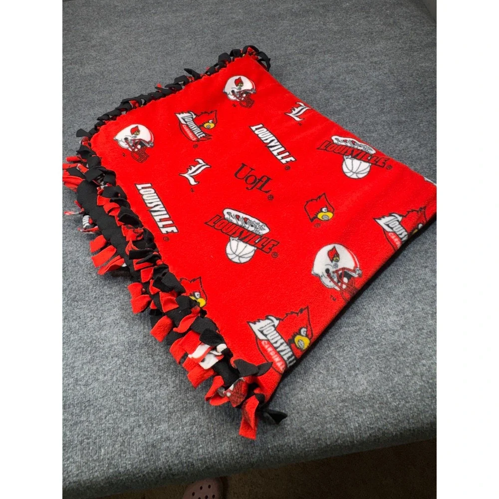 Louisville Cardinals NCAA Fleece Tie Blanket Red Black OS Gameday Tailgate Fan