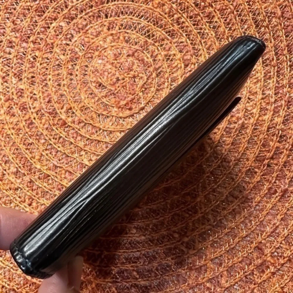 Louis Vuitton Malletier Epi Leather Elise Wallet. Black