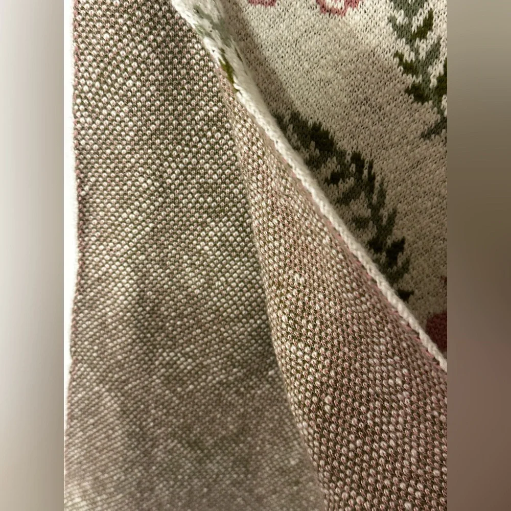 Queenwest Trading Co. knitted throw 50” x 70”