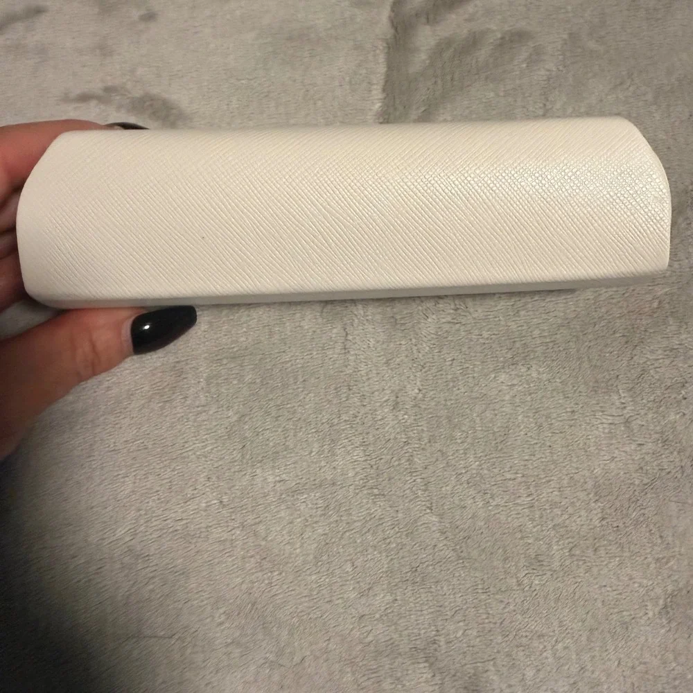 Michael Kors Eyeglass Case White Hard Shell Snap Closure EUC‎