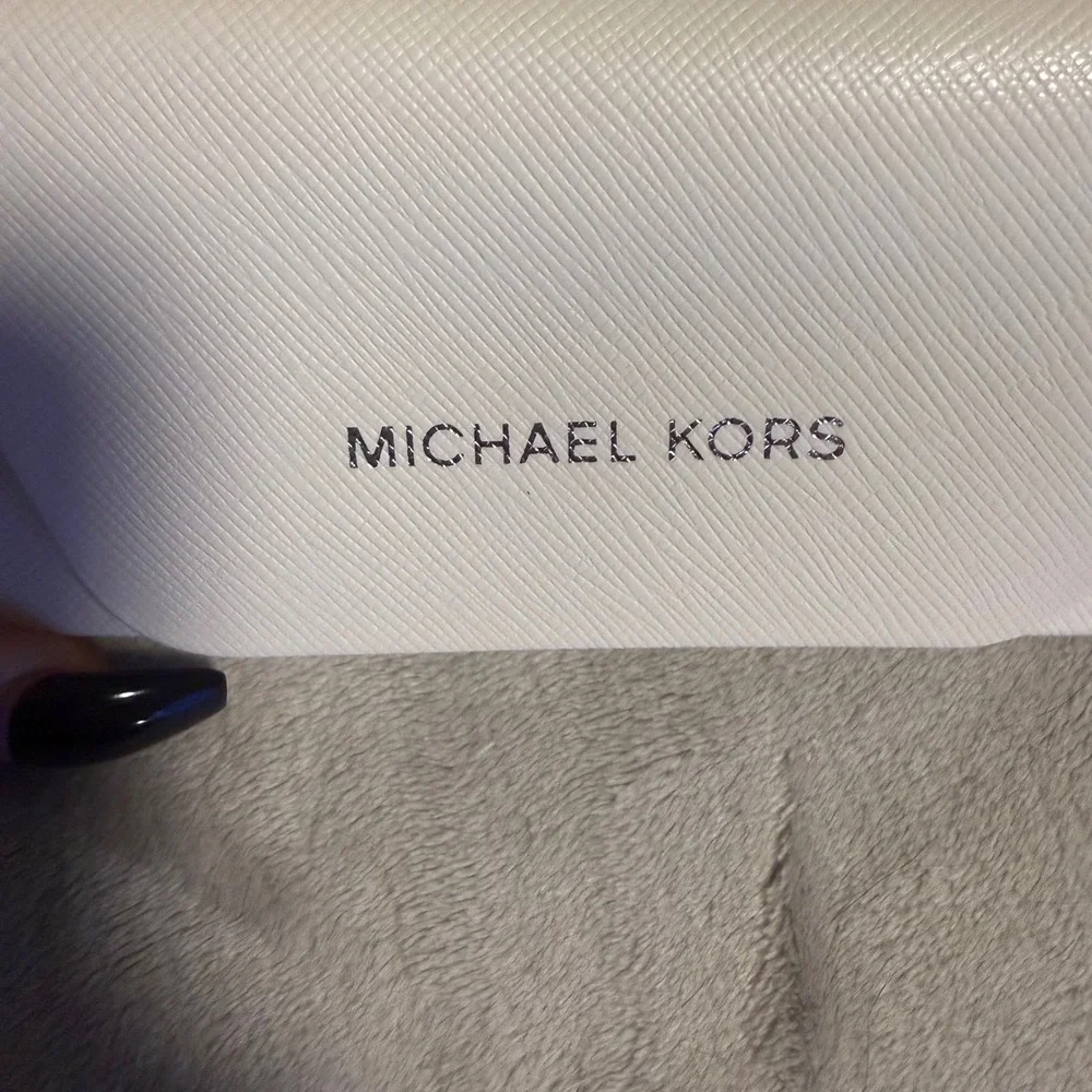 Michael Kors Eyeglass Case White Hard Shell Snap Closure EUC‎
