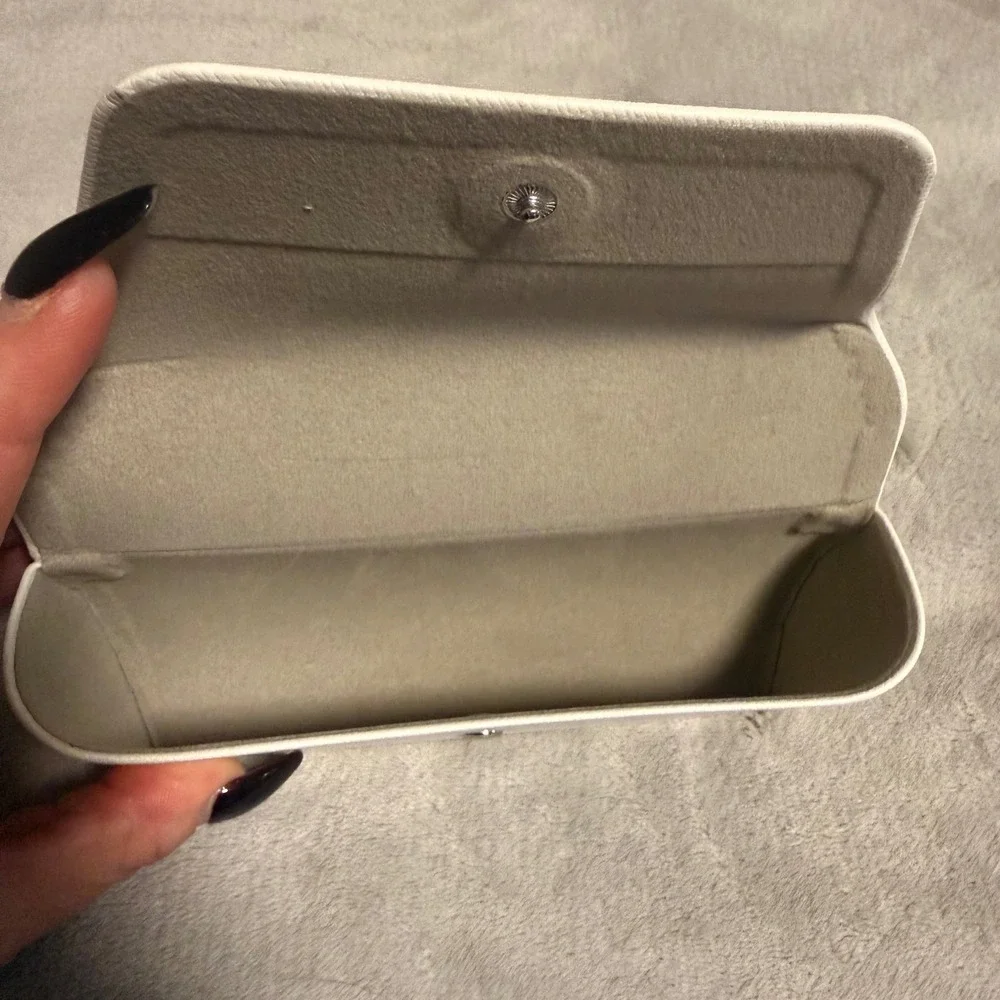 Michael Kors Eyeglass Case White Hard Shell Snap Closure EUC‎