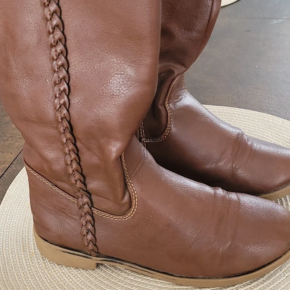 Girls boots size 2