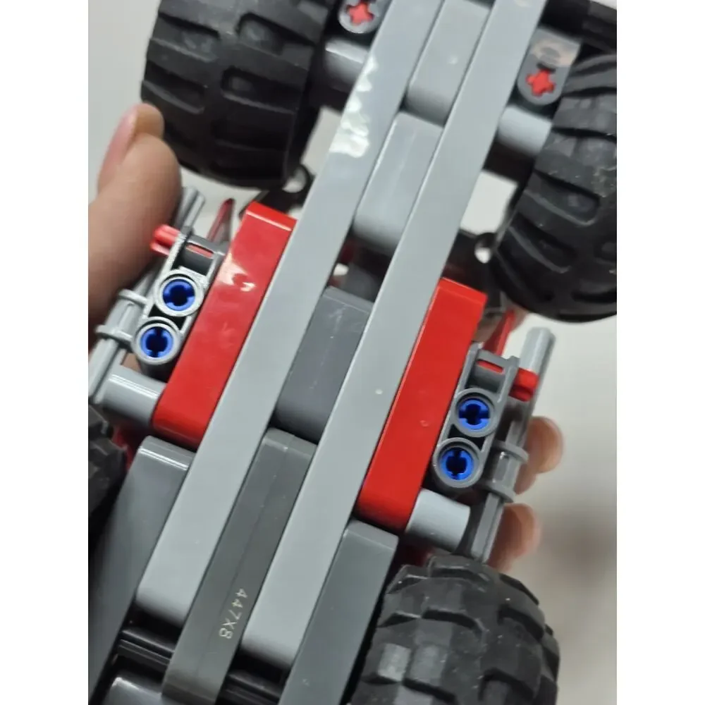 LEGO TECHNIC: BASH! (42073) Incomplete