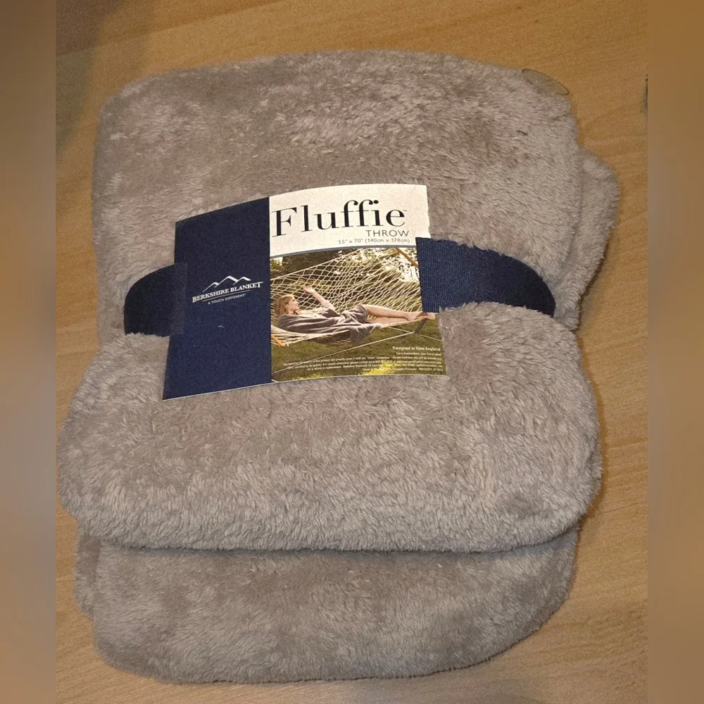 Berkshire Fluffie Tan Beige Throw Blanket 55x70 New