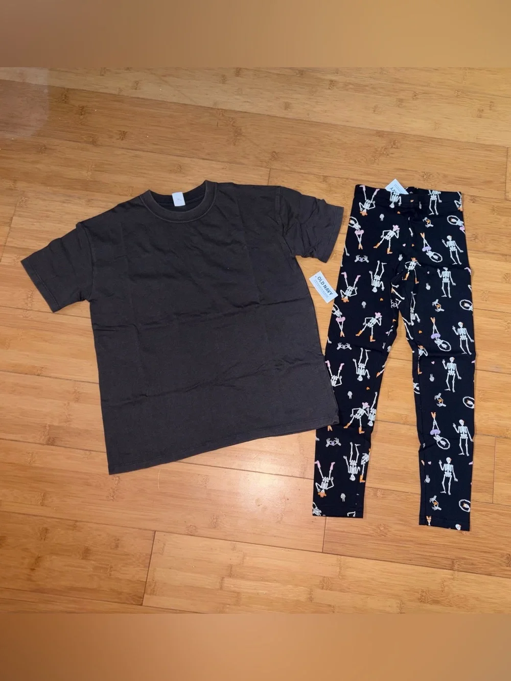 NWT Girl’s Size L 10-12 Halloween Outfit - Oversized Tee & Skeleton Leggings
