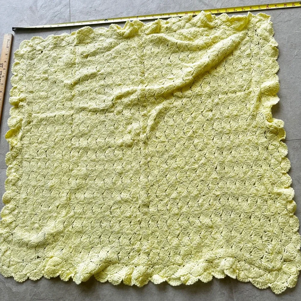 Handmade Crochet Baby Blanket Yellow Shell Stitch Ruffled Scallop Edge 30x32