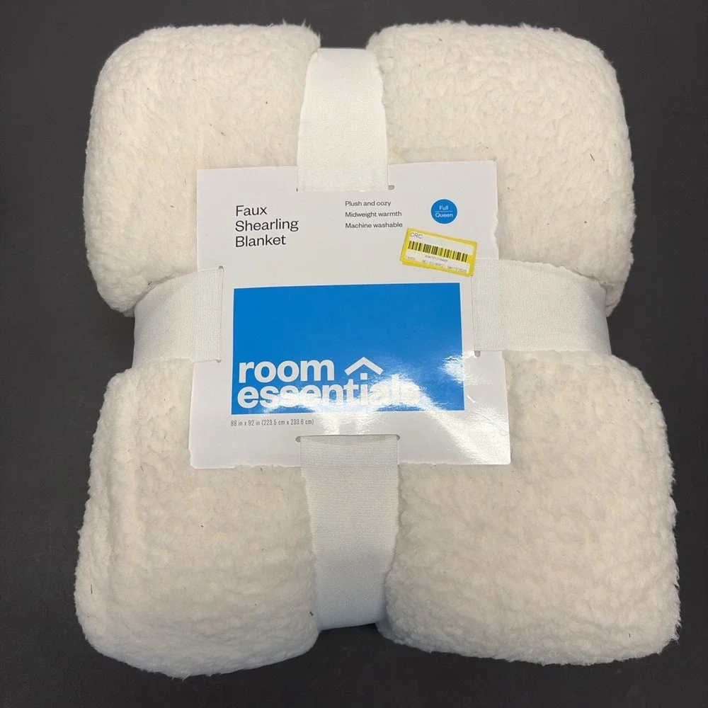 Twin/ Twin XL Sherpa Faux Shearling Blanket White Room Essentials blanket