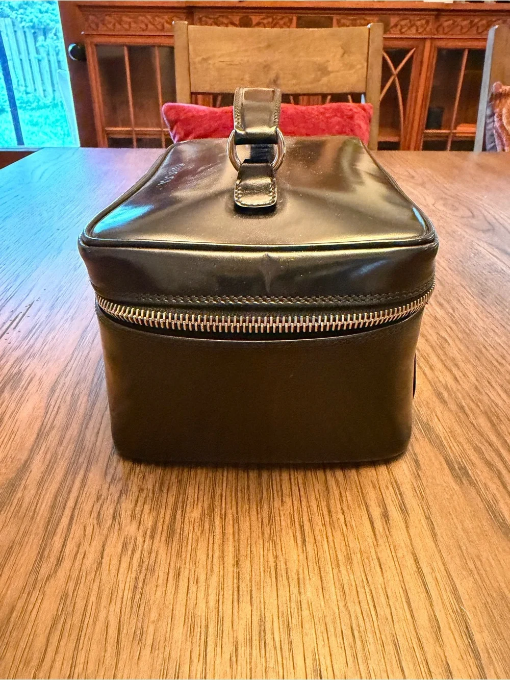 Gucci beauty zipper not