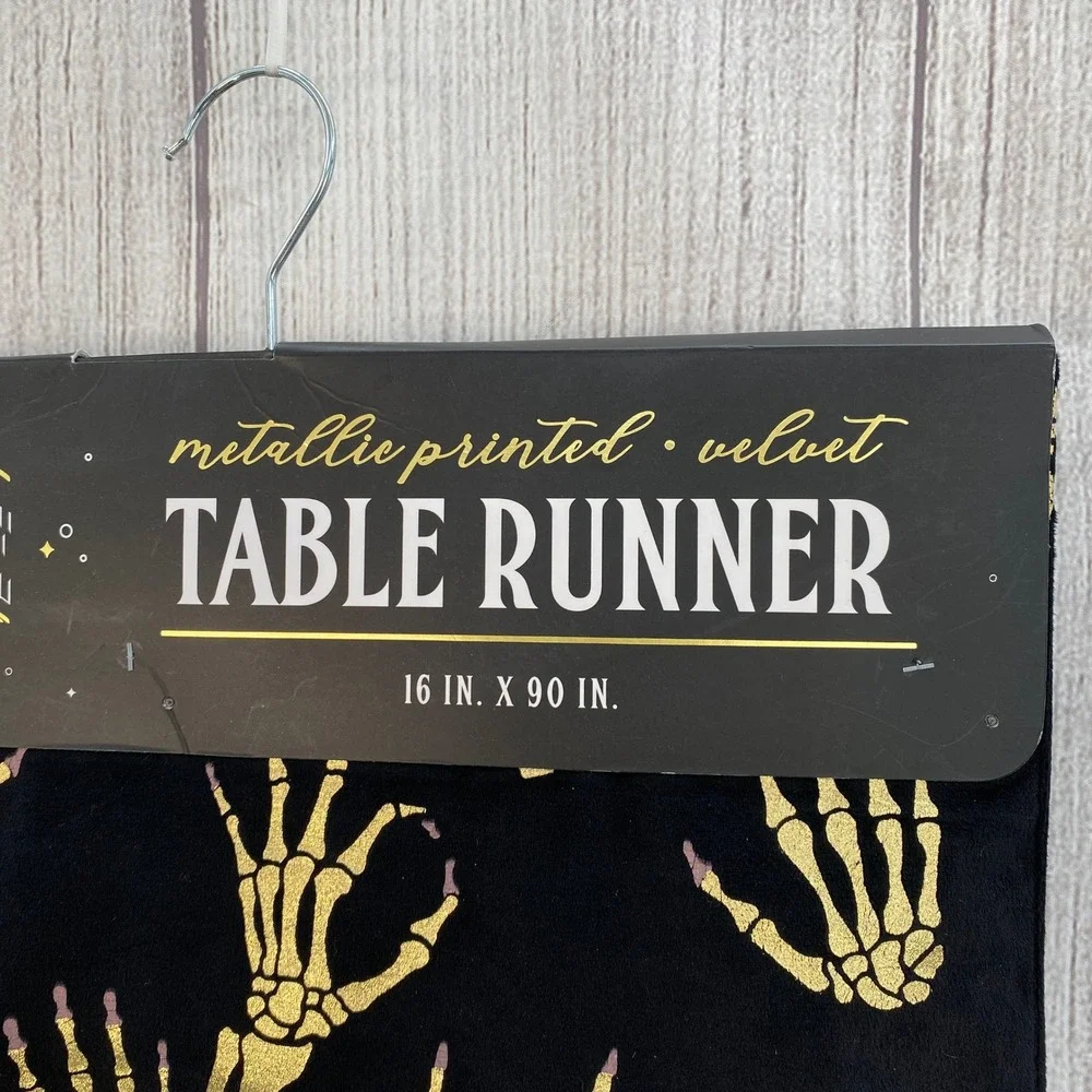 Lunaville table runner