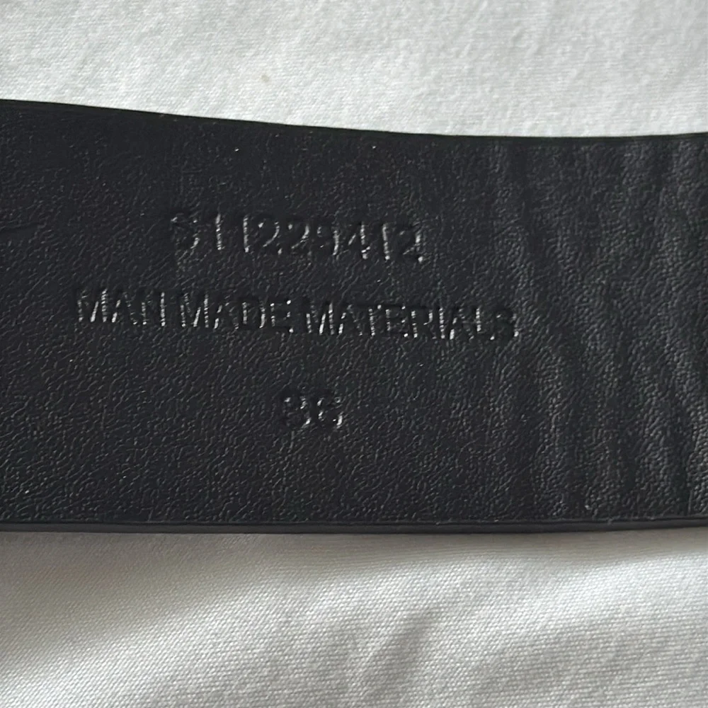 Nike Black and Blue Wearable Device 36”‎