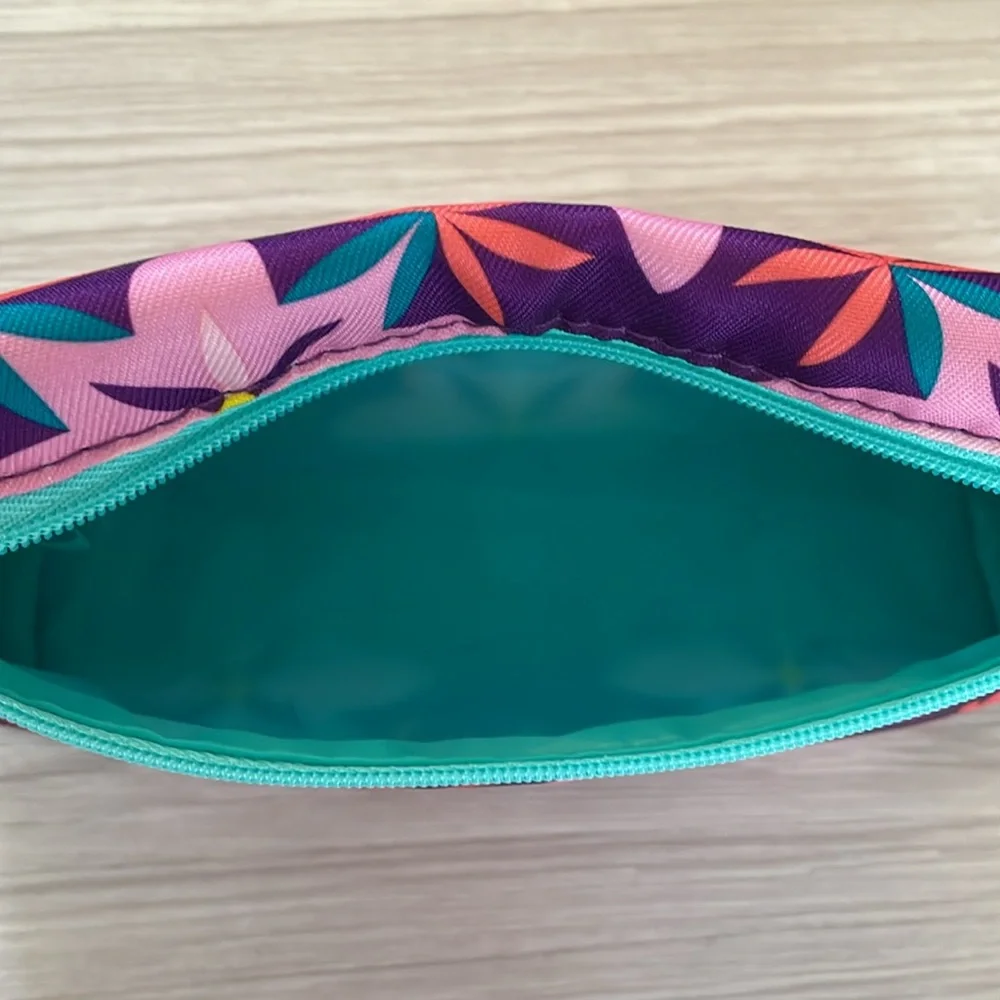 💄👛 2/$15 or 3/$20 Clinique Cosmetic Bag