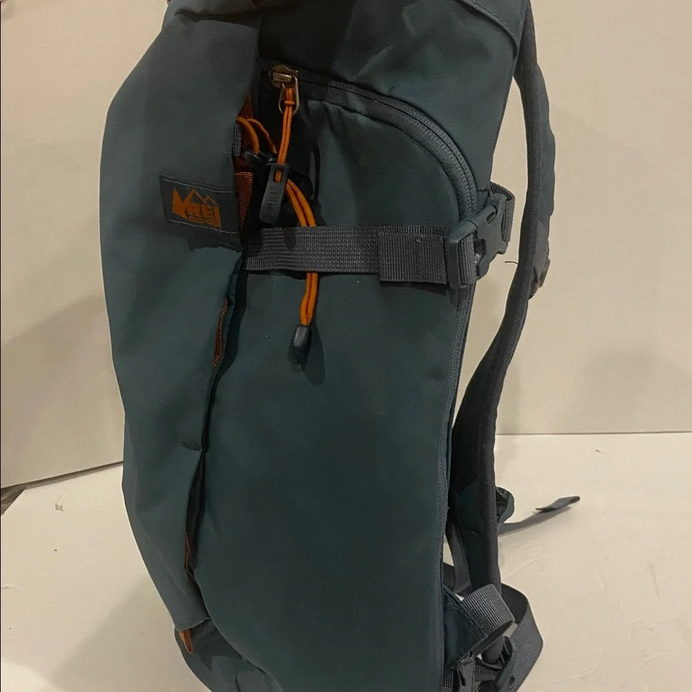 Like New REI 18L Ruck Pack Hiking/Travel/Laptop/Carry-On Backpack