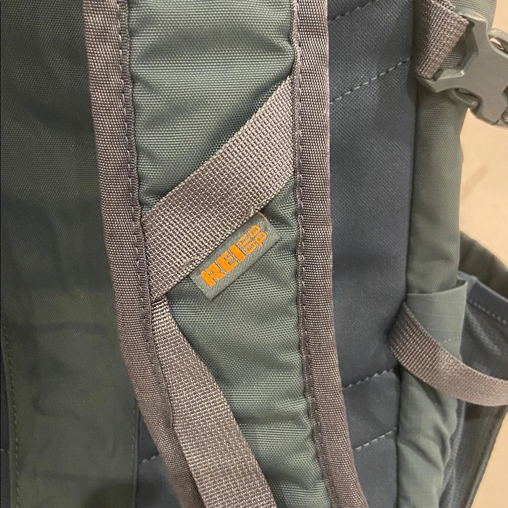 Like New REI 18L Ruck Pack Hiking/Travel/Laptop/Carry-On Backpack