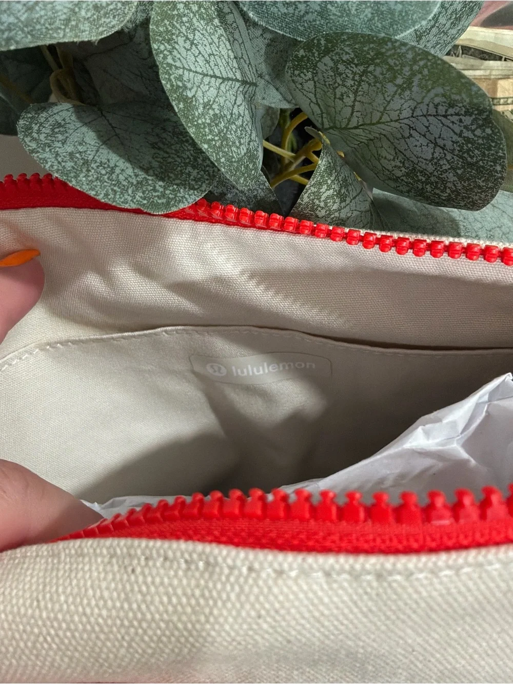 lululemon athletica pouch zipper