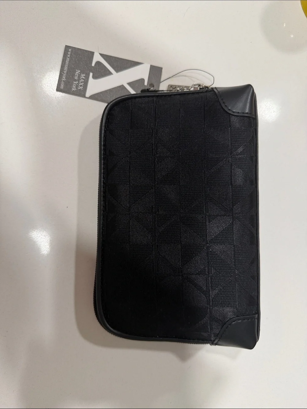 Maxx New York sleek cosmetic
