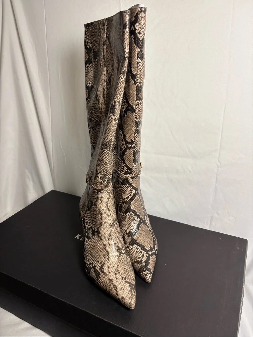 Kenneth Cole kenneth cole