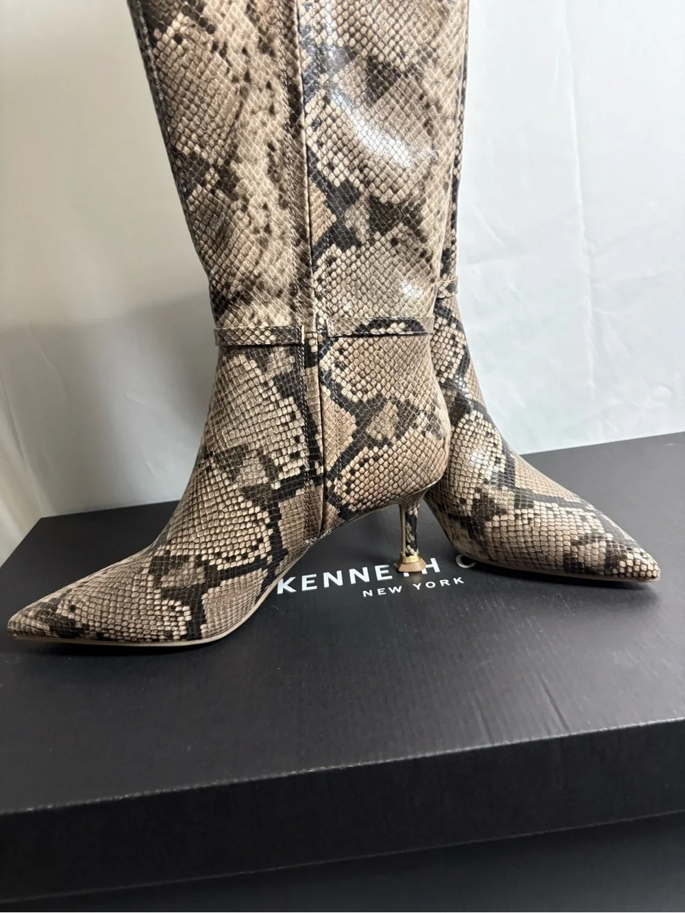Kenneth Cole kenneth cole
