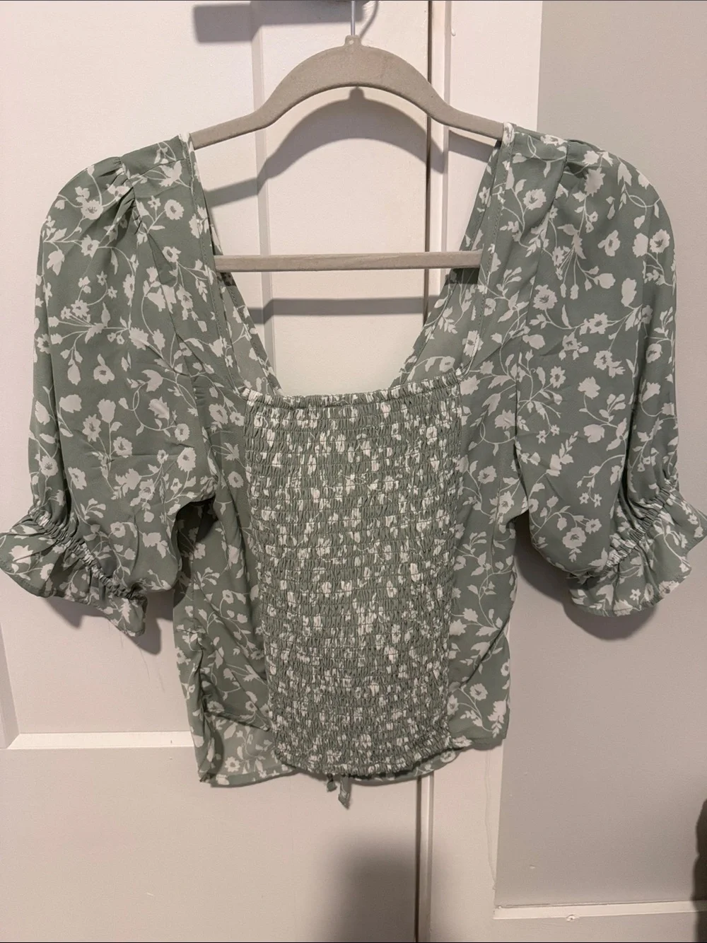 Abercrombie and Fitch Floral Ruched Puff Sleeve Top in Sage Green