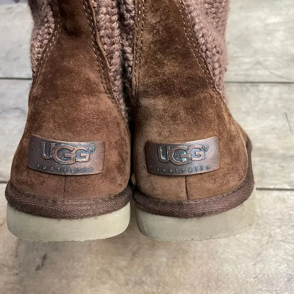 UGG suburb crochet