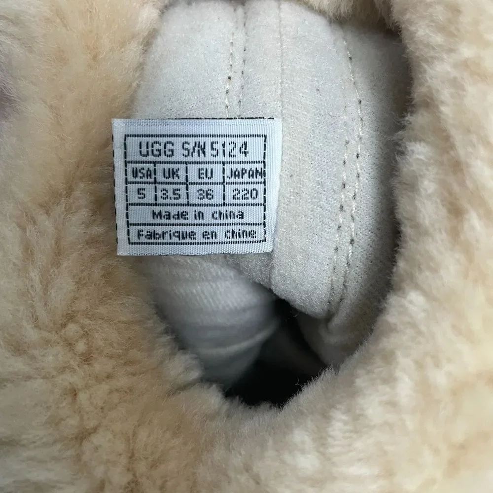 UGG suburb crochet