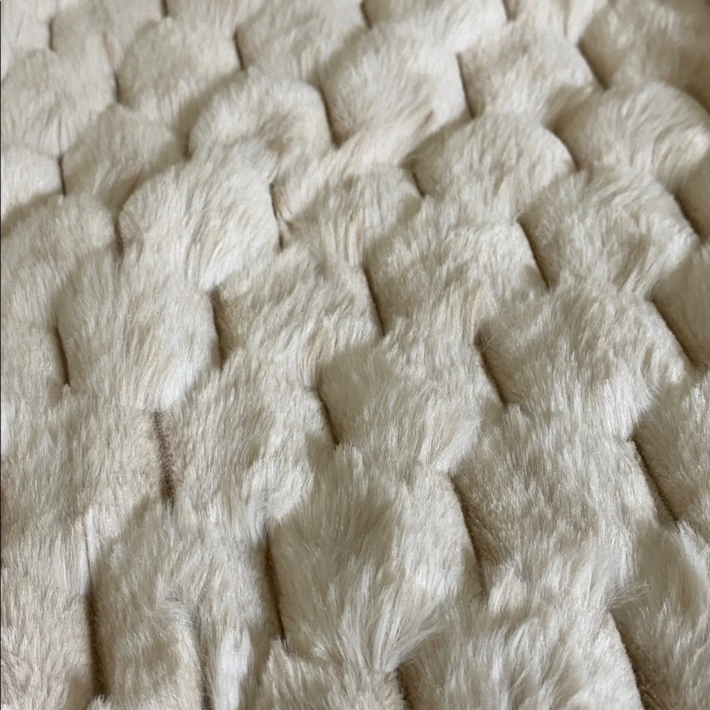 Cozy Beige and White Textured Comforter Set