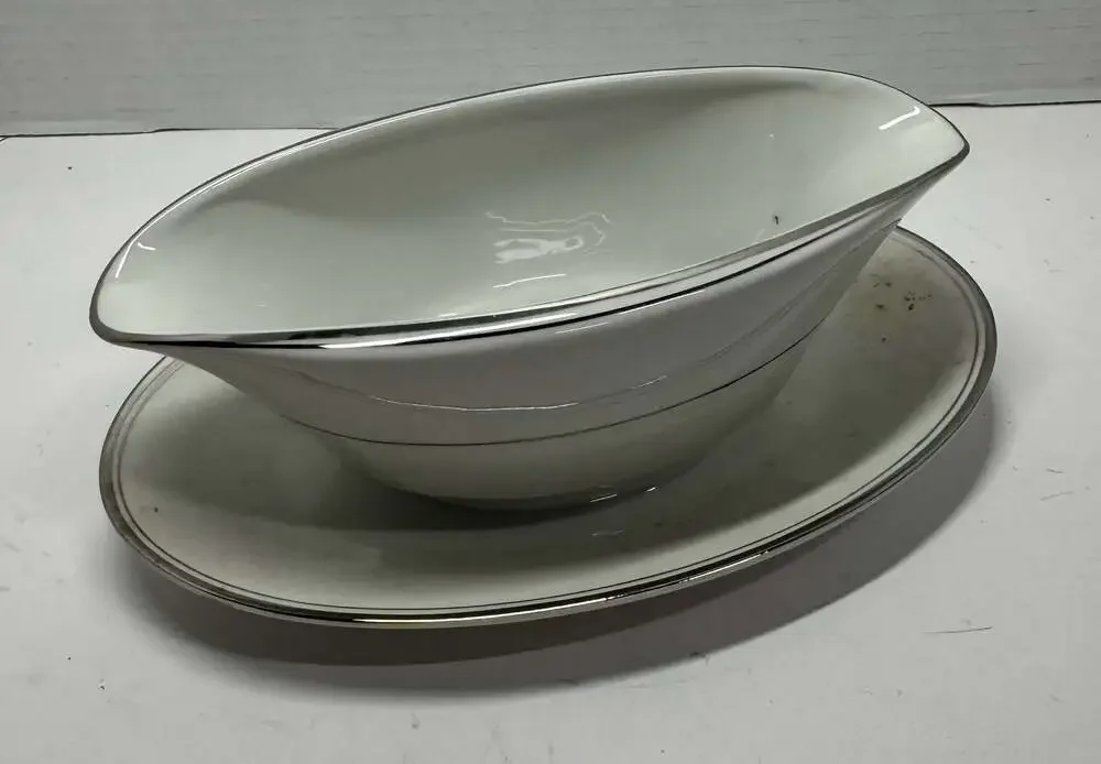 Imperial China W. Dalton Japan Sincerity 318 Gravy Boat with Attached Underplate