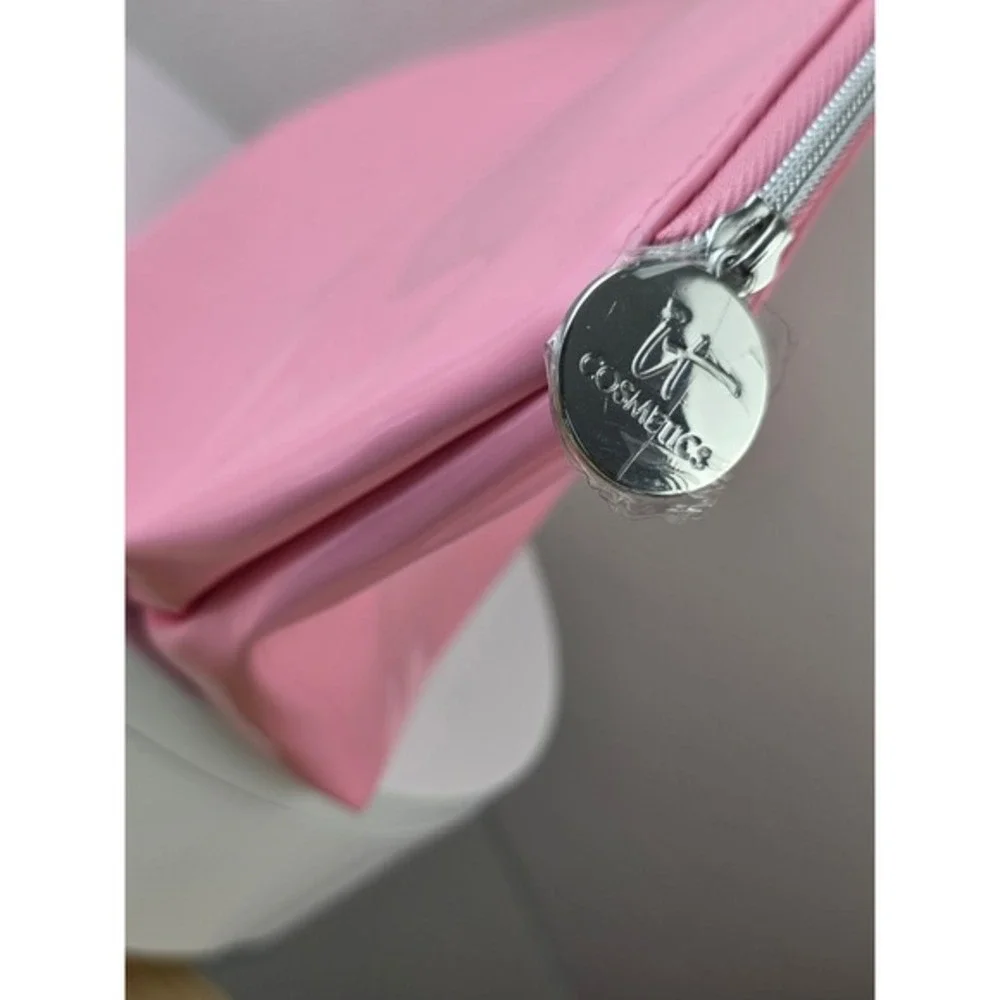 It Cosmetics Celebrate Your Beauty Pink Patent Leather Makeup Bag Dome Pouch
