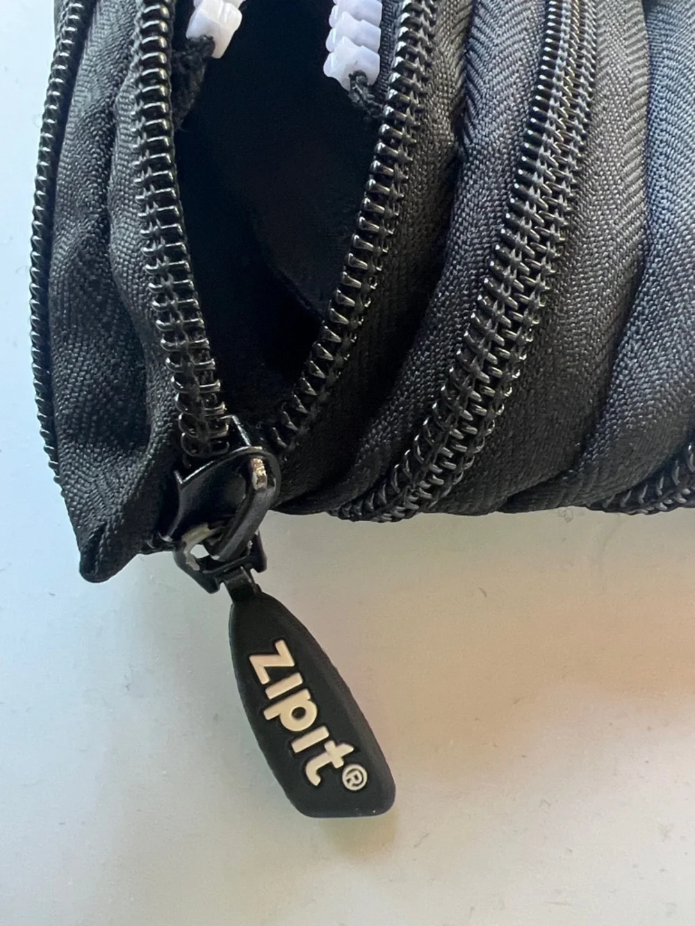 Zipit black cosmetic
