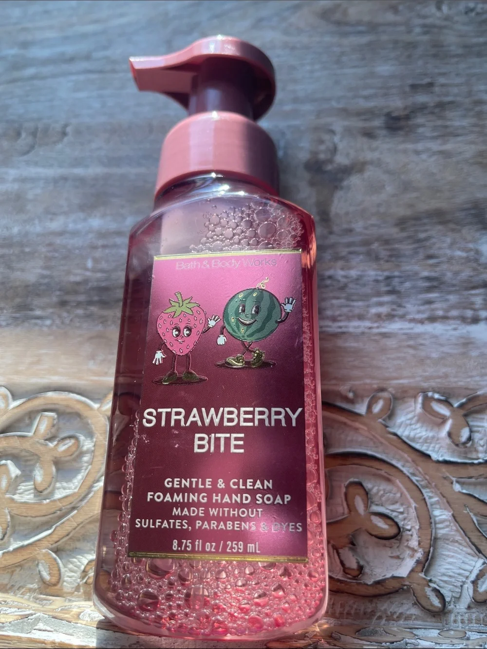 Bath & Body Works Strawberry Bite Foaming Hand Soap - Pink