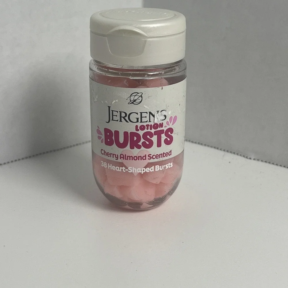 Jergens Cherry Almond Lotion Bursts Heart Shaped 38 Count Pink 29605