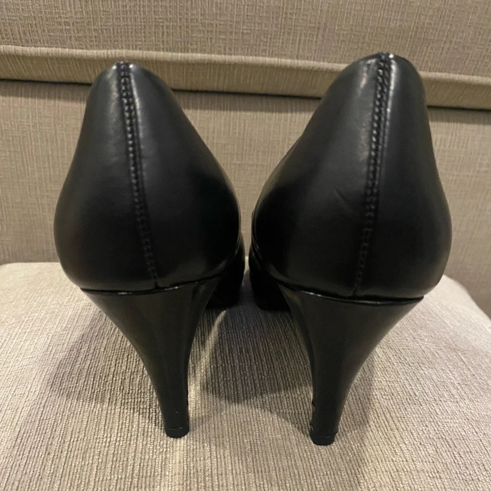 Black Bandolino Platform Pumps!