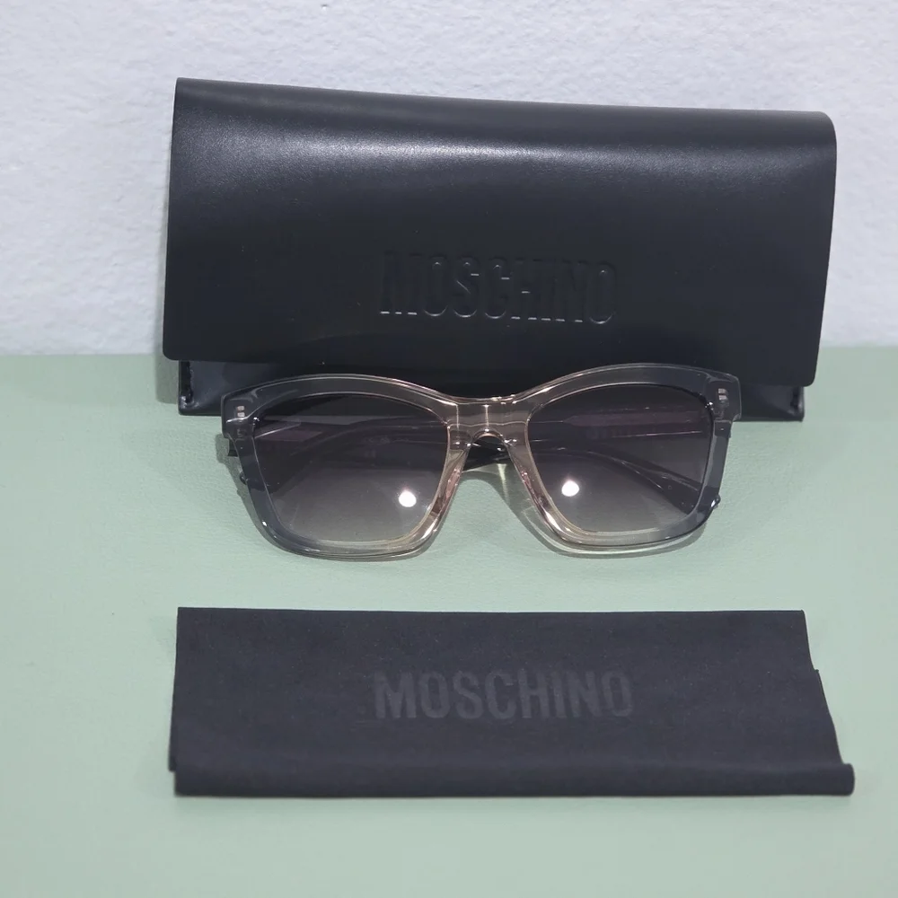 Moschino rectangular mos155