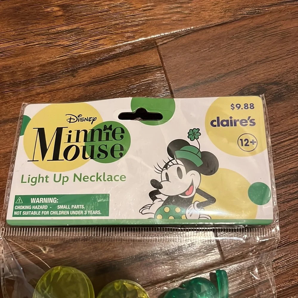 NEW Claire’s Disney Minnie Mouse Light Up Necklace