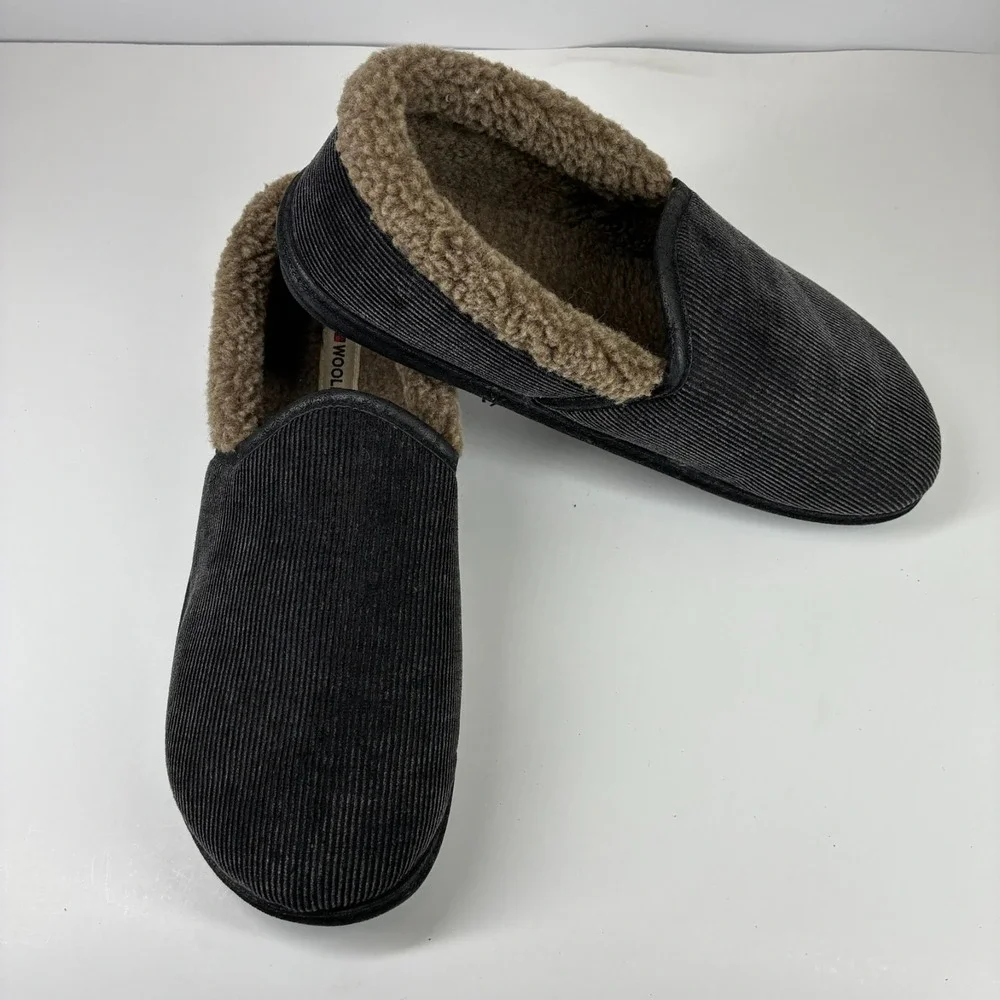 Woolrich Men's Large 11-11.5 Black Corduroy Closed Back Faux Fur House Slippers