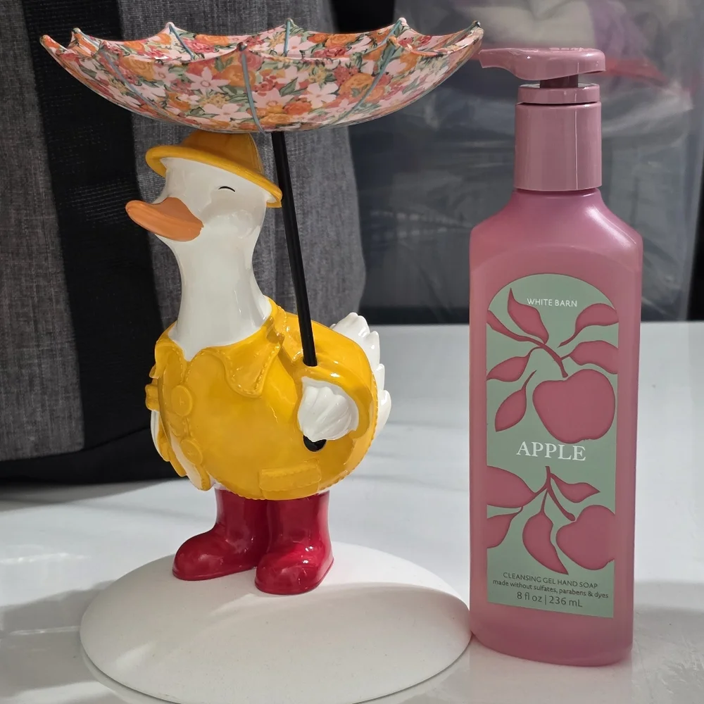 Bath & Body Works White Barn Apple Cleansing Gel Hand Soap 8oz NEW RARE